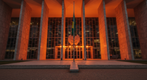 Fachada do Tesouro Nacional em Brasília ao entardecer